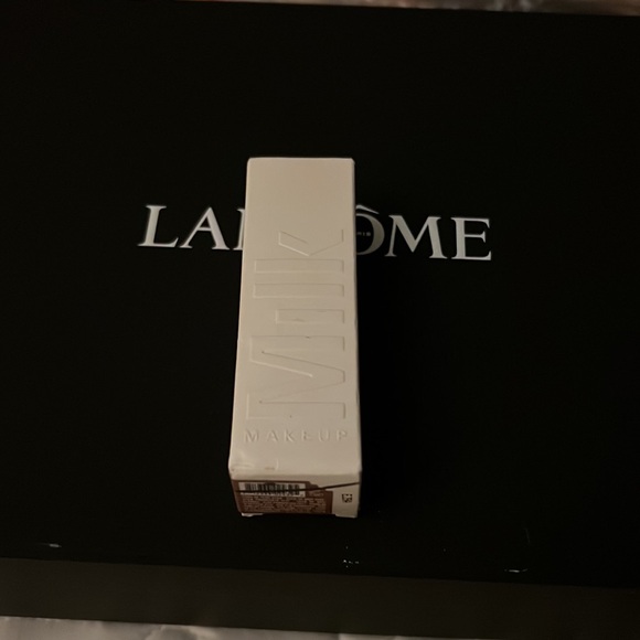 Milk make up flex foundation stick - Picture 3 of 3